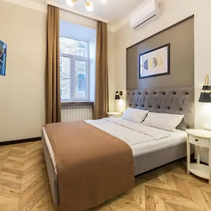 On Antonovycha Апарт-отель