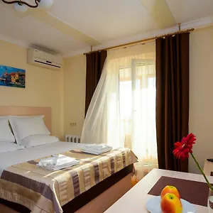 Aparthotel On Klinichna St.
